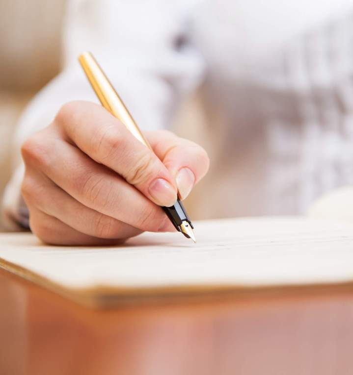 Plume sensible, regards croisés et secrets tissés entre les lignes